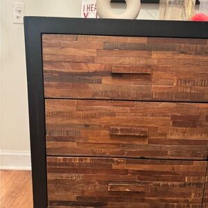 Environment Furniture Santomer Dresser
Sideboard + wall decor